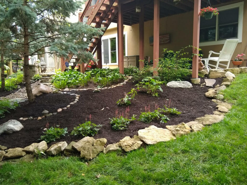 Fresh mulch and flower bed maintenance on a Kansas City property